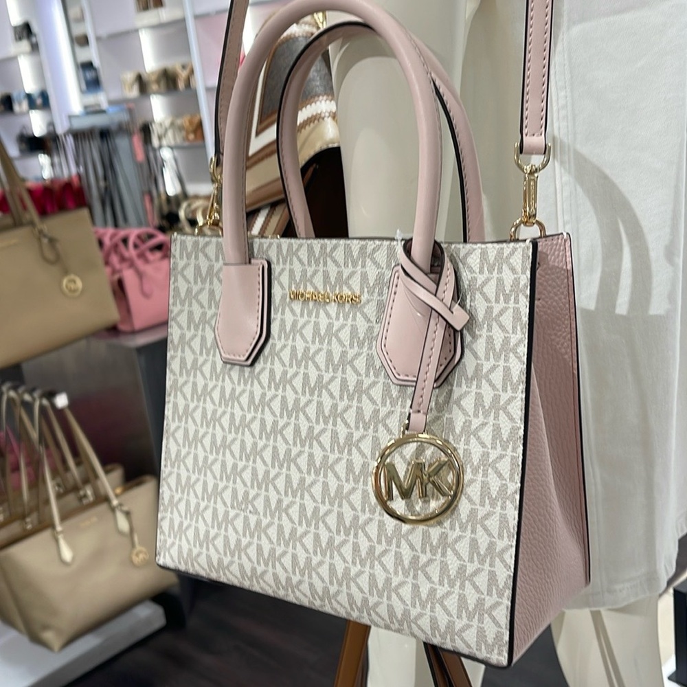 MICHAEL KORS
Mercer Medium Signature Logo Accordion Crossbody Messenger Satchel - Picture 14 of 16